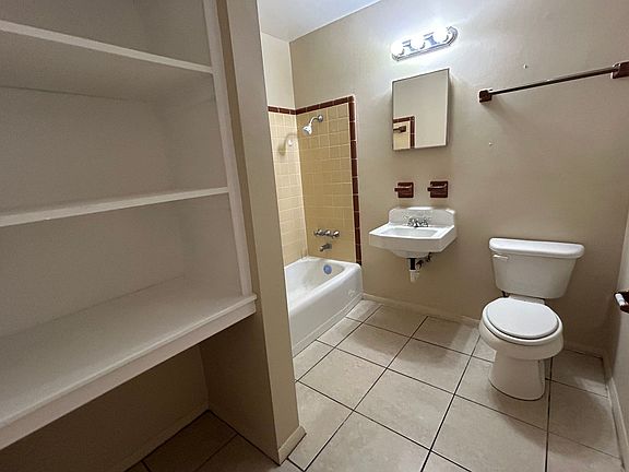 4th image of 519 6th Ave W APT 1