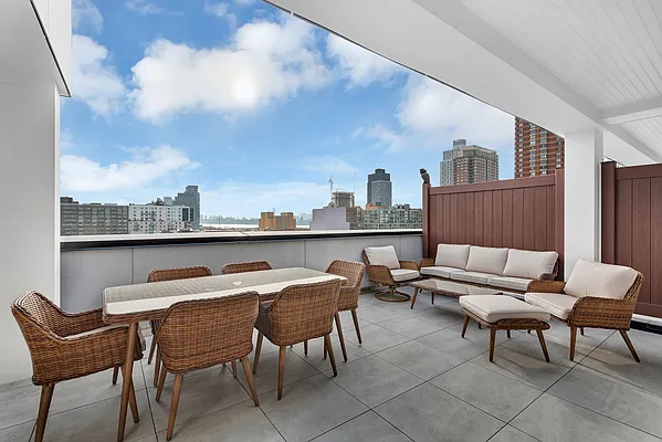 Sold by Modern Spaces | media 7