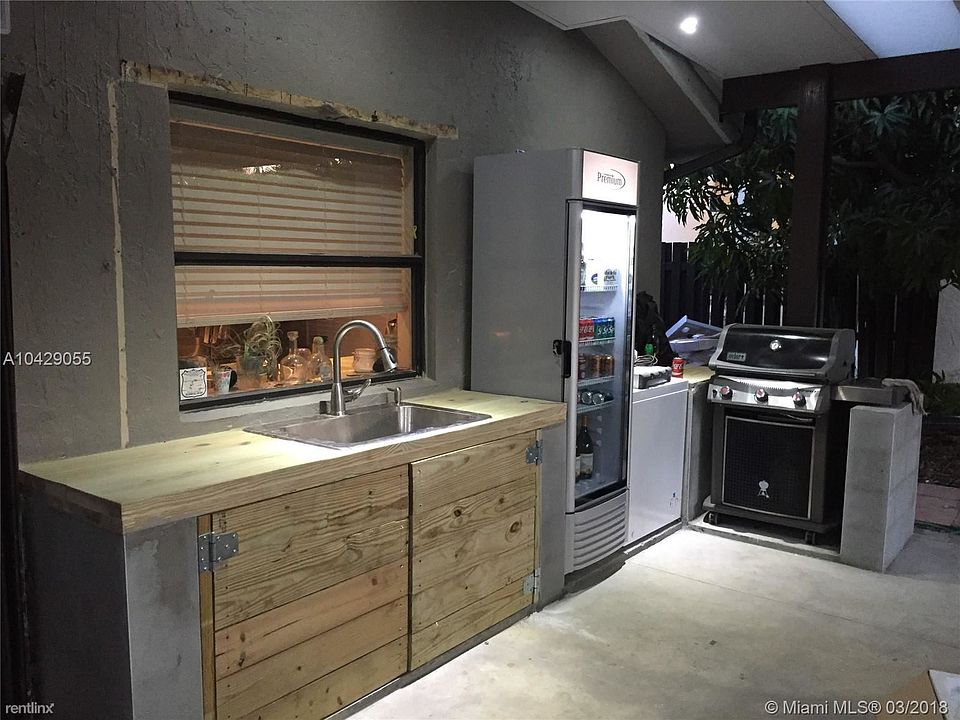 OUTDOORKITCHEN