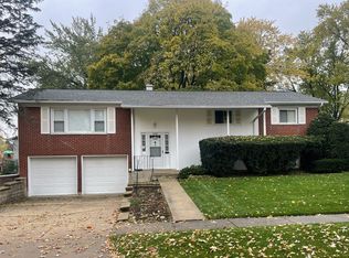1147 E Paddock Dr, Palatine, IL 60074