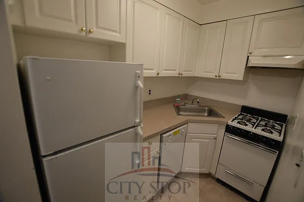 Rented by City Stop Realty | media 5