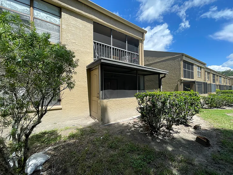 Puritan Cir — Photo 32