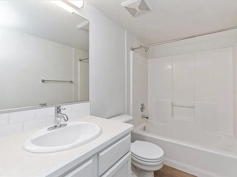 River Walk Apartments — Photo 16