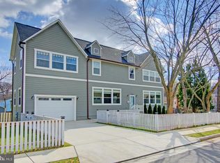 2720 E Side Dr, Alexandria, VA 22306