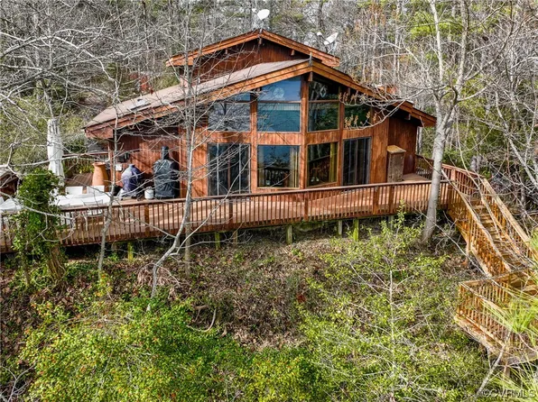 218 E Highview Dr, Lancaster, VA 22503