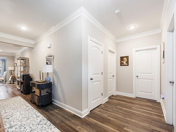 4th image of 205 Acorn Knoll Dr