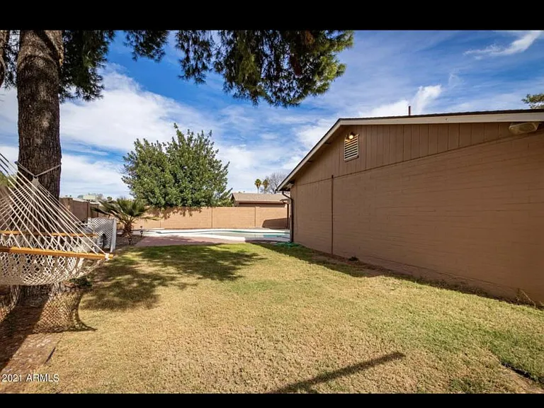 2432 W Dailey St — Photo 31