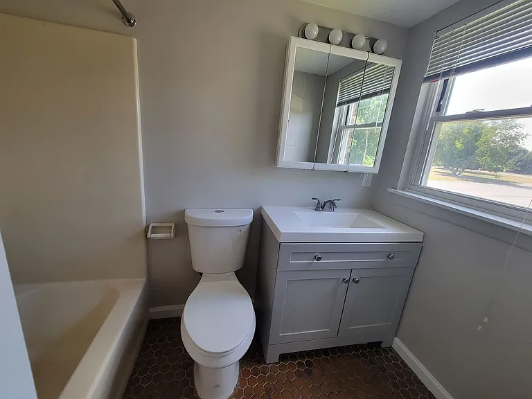 Country Gardens Apartments — Photo 29