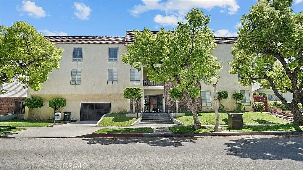 2 bed, 1016 sqft, $3,600 — Photo 1