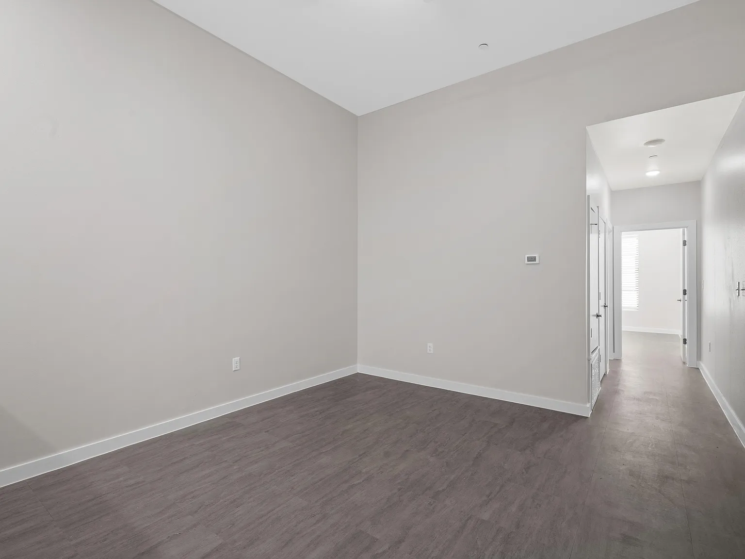 1 bed, 1650 sqft, $1,275 — Photo 4