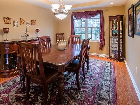 5th image of 9291 Wallingford Ln