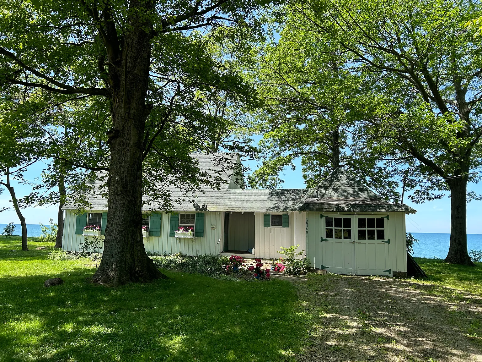 10155 Patterson Ln — Photo 1