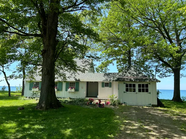 10155 Patterson Ln, Fredonia, NY 14063