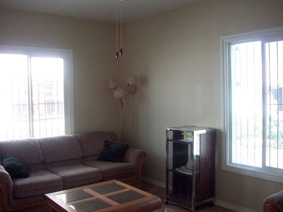 LIVING ROOM 2BD/1DTH