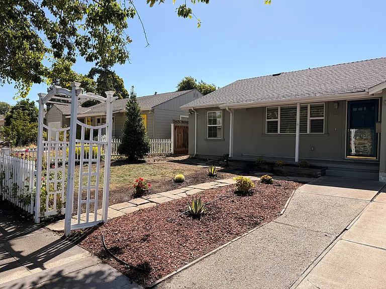 585 Morse Ave — Photo 22