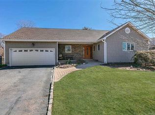 77 Aberdeen Rd, Smithtown, NY 11787