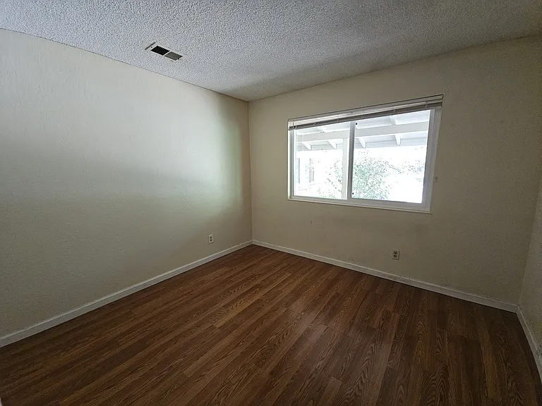 1818 Magnolia Pl — Photo 13