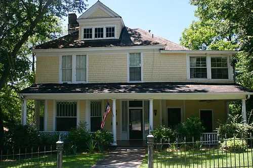 309 E 3rd St Photo 1