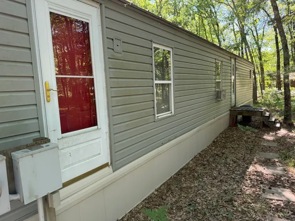 7363 E Riverside Dr, Manistee, MI 49660