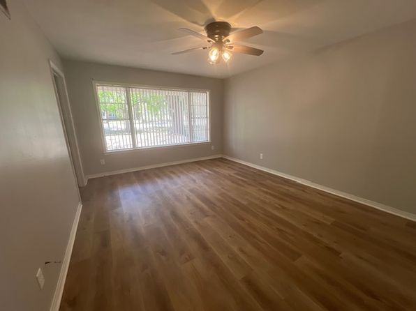 304 N Cypress St, Hallsville, TX 75650