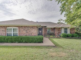 102 Chautauqua Dr, Waxahachie, TX 75165