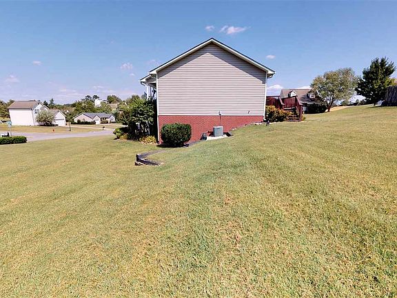 3rd image of 241 Farmingdale Pl SE