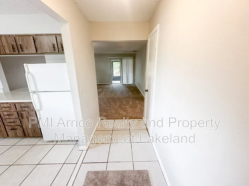 2 bed, 1.0 bath, 895 sqft, $1,175 — Photo 2