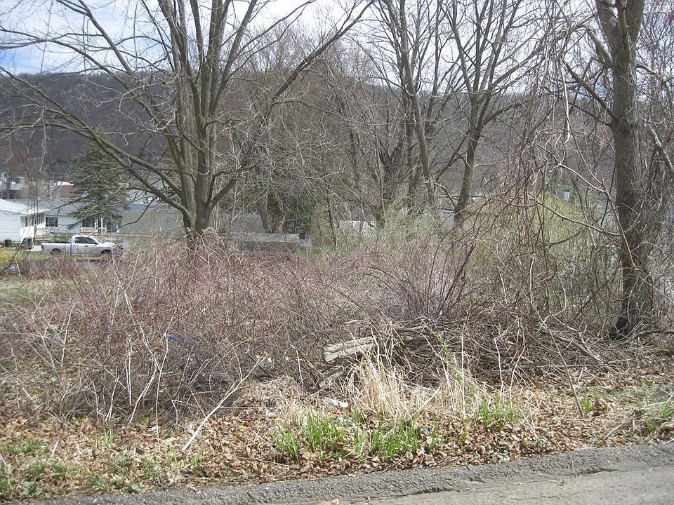 2nd image of 108 Sayre St