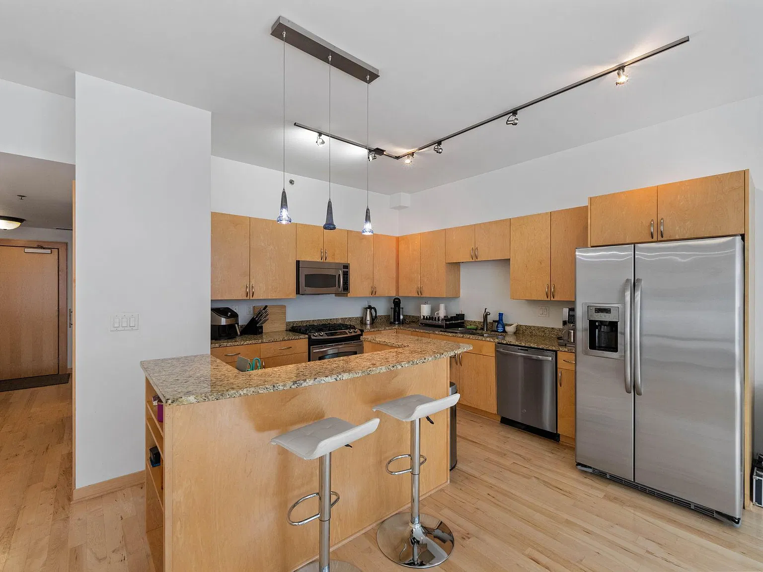 2 bed, 2.0 bath, 1468 sqft, $2,995 — Photo 3