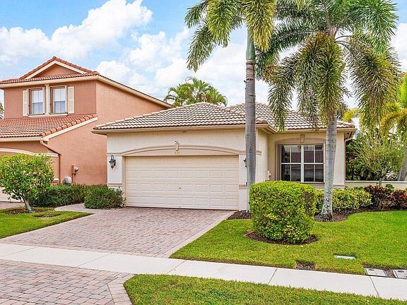 3rd image of 171 Isle Verde Way
