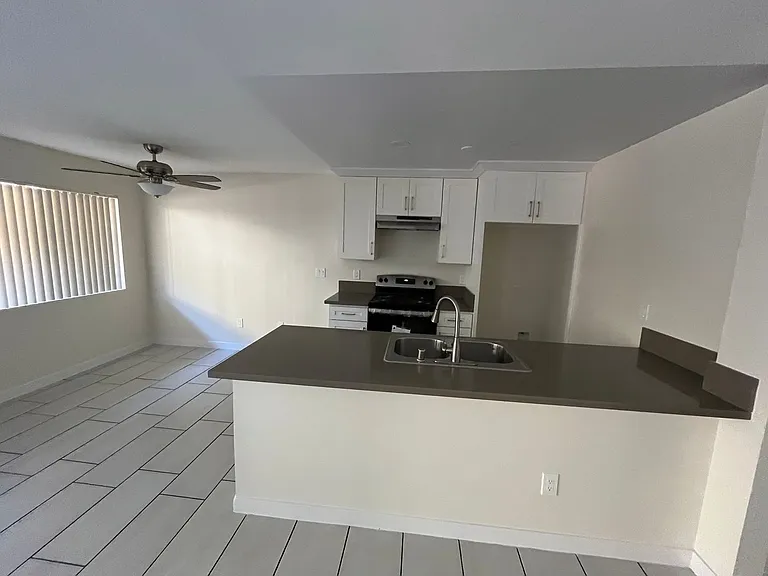 Columbus Terrace — Photo 15