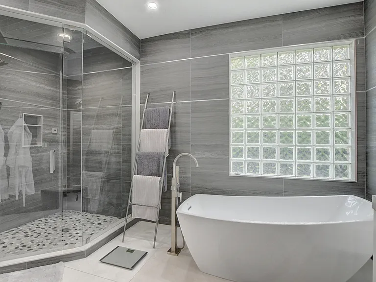 19211 N Creekshore Ct — Photo 24