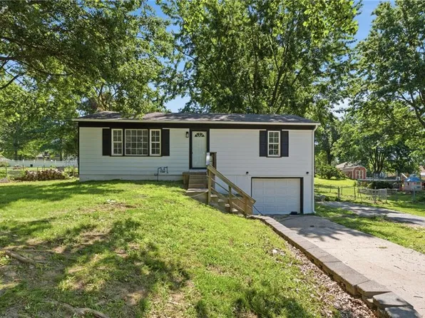 1813 N Farview Dr, Independence, MO 64058