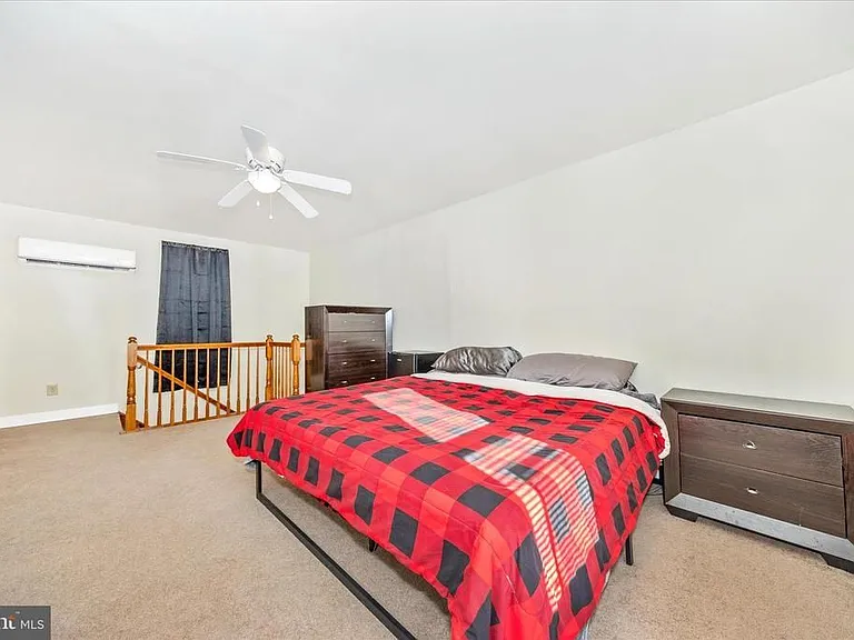 241 N Franklin St — Photo 9