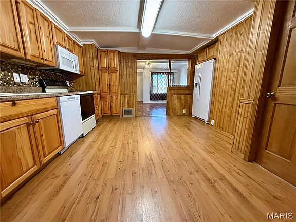 5th image of 239 W Thomas St