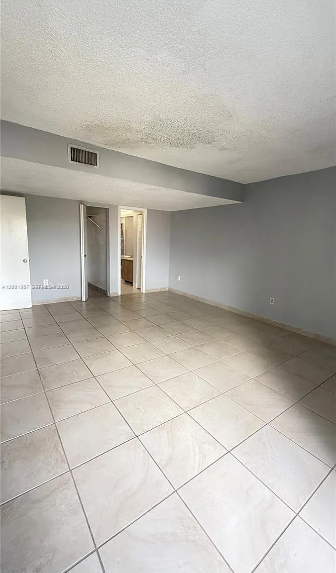 9375 Fontainebleau Blvd — Photo 2