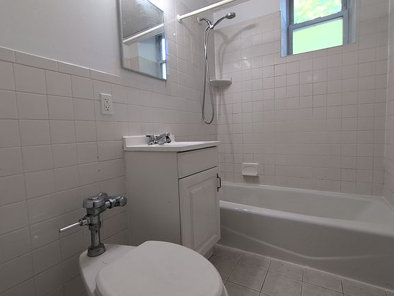 5th image of 218 Broad Ave APT Bb