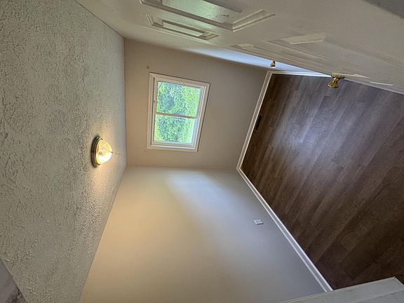 2nd image of 863 Ivanhoe Rd #C