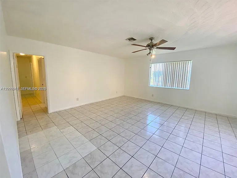 2345 Douglas St — Photo 36