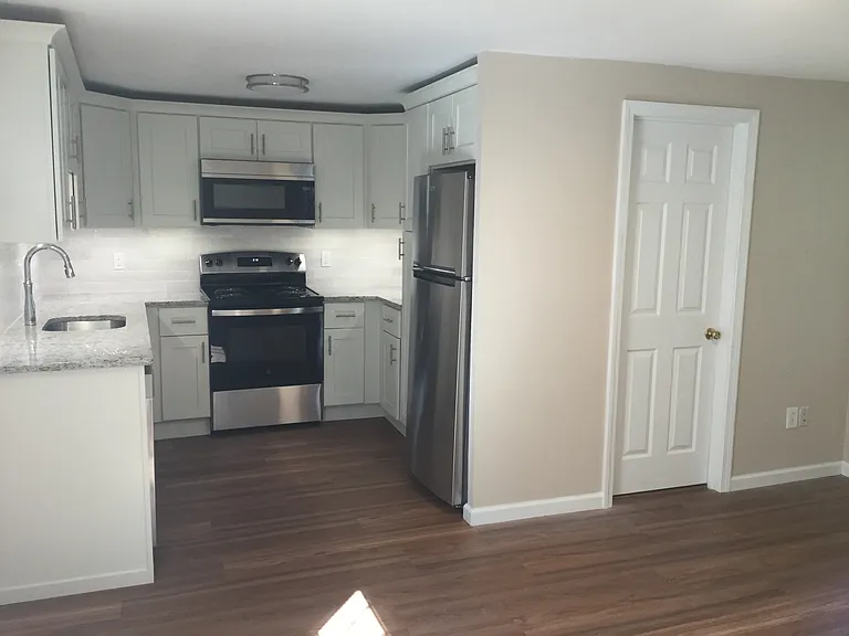 4 Barton Hill Rd #B — Photo 3