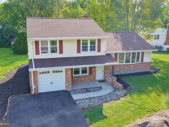 3rd image of 2313 Graywood Rd