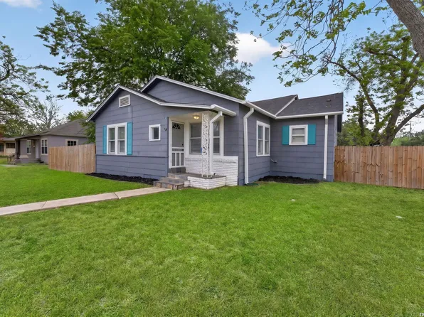 703 E KREZDORN ST, Seguin, TX 78155