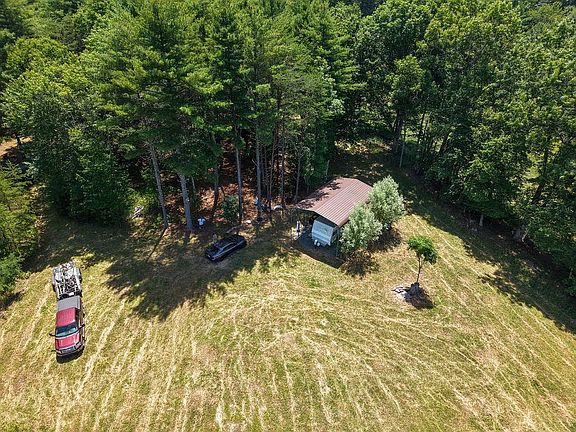 4th image of 2320 Snow Hill Rd