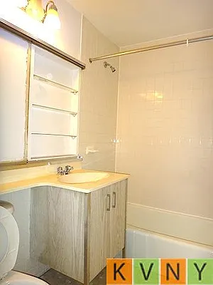 Rented by KVNY Soho | media 15