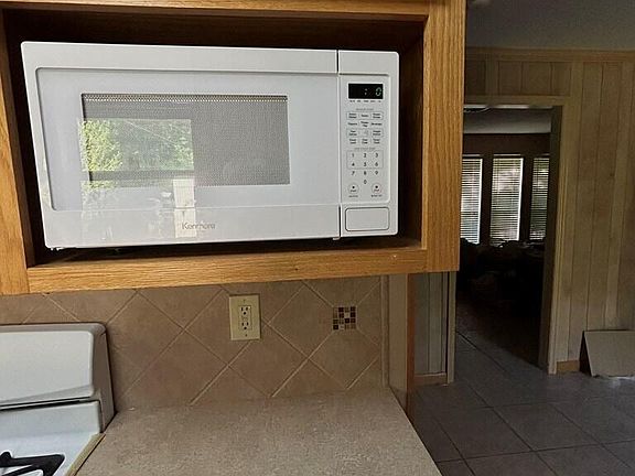 5th image of 405 Longwood Dr