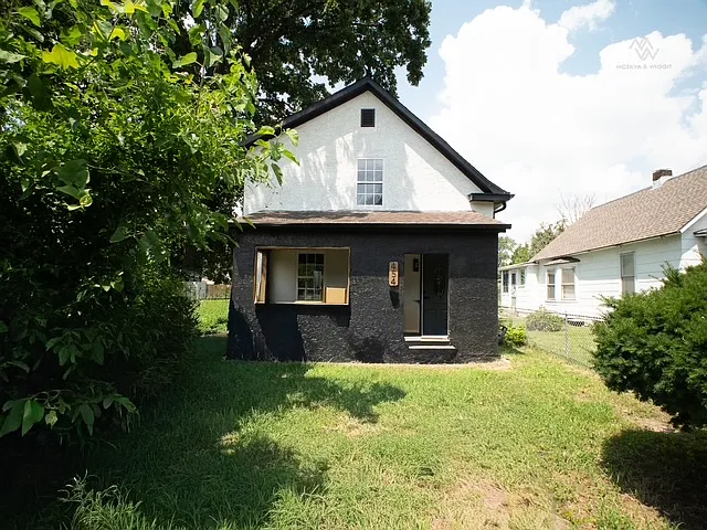 454 Bellaire Ave — Photo 1