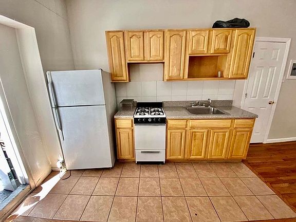 4th image of 357 Keap St #1A