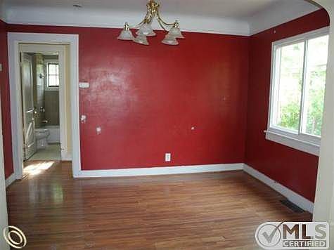 DINING ROOM 3.JPG