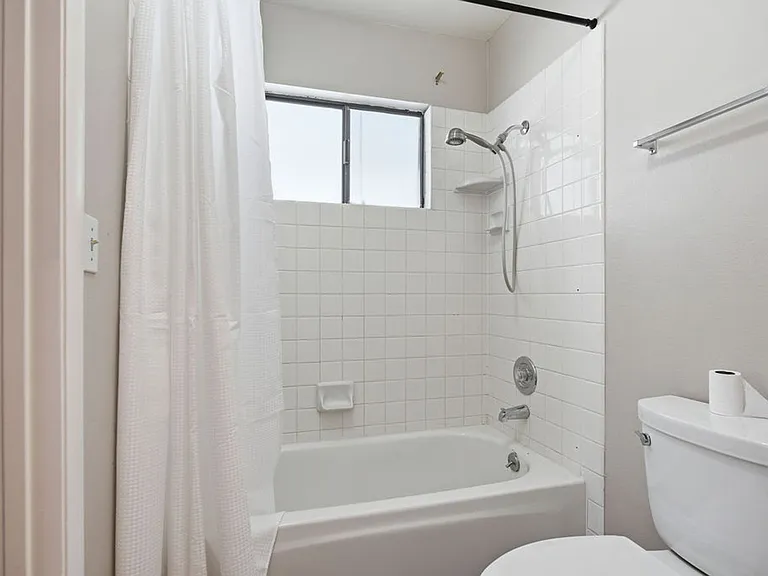 4561 Paseo El Rio Dr — Photo 23