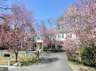 8220 Robey Ave, Annandale, VA 22003